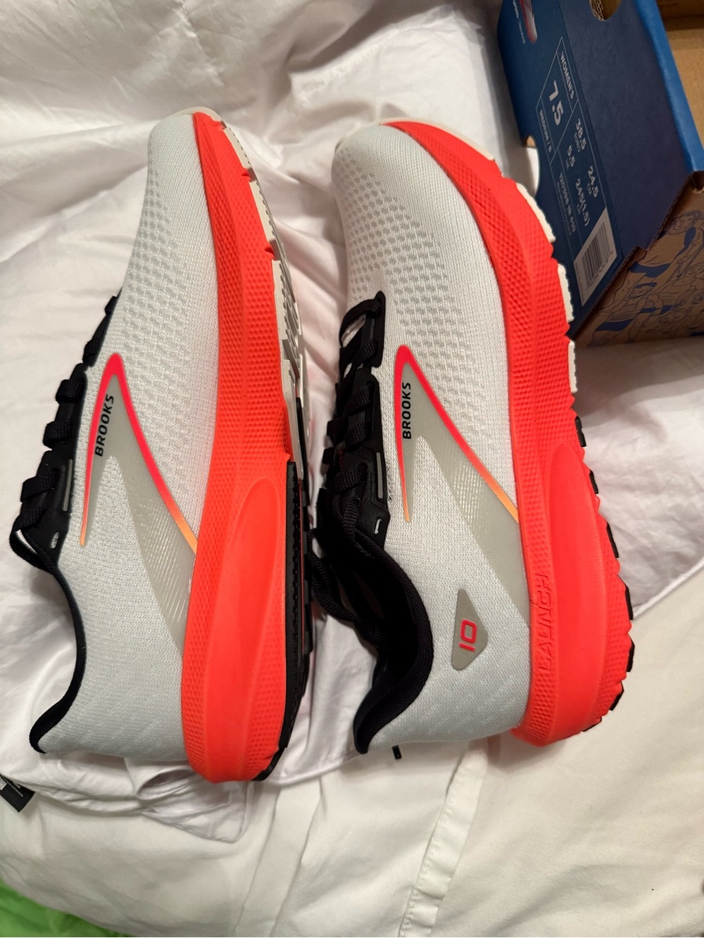 Brooks Launch 10 Women’s Coral & White Running Sneakers - Picture 5 of 7